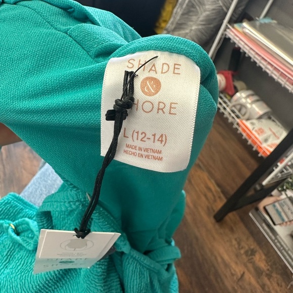 Shade & Shore Women'sSquare Neck Pucker High Leg One Piece Swimsuit -<<112>>> - Picture 9 of 10